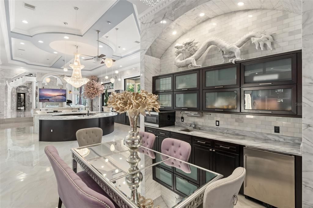 For Sale: $6,395,000 (5 beds, 8 baths, 11861 Square Feet)