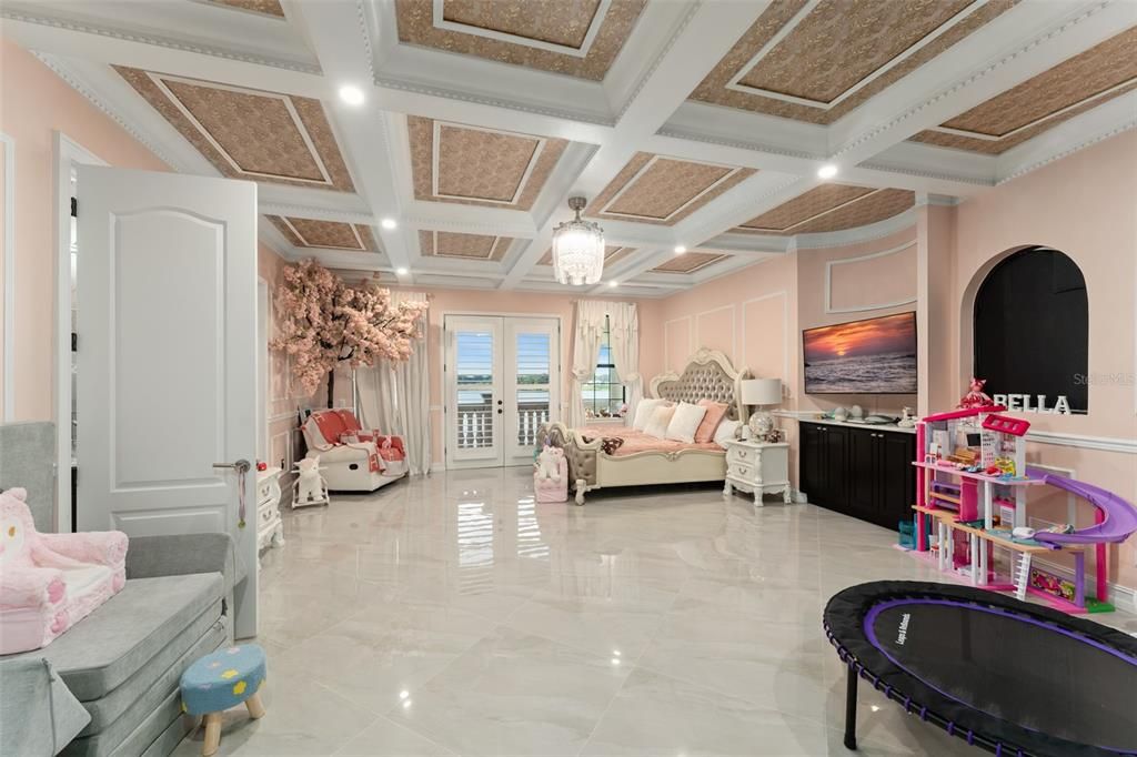 For Sale: $6,395,000 (5 beds, 8 baths, 11861 Square Feet)