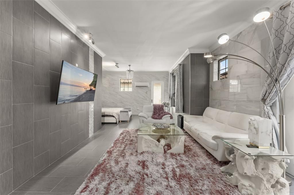 For Sale: $5,900,000 (5 beds, 8 baths, 11861 Square Feet)
