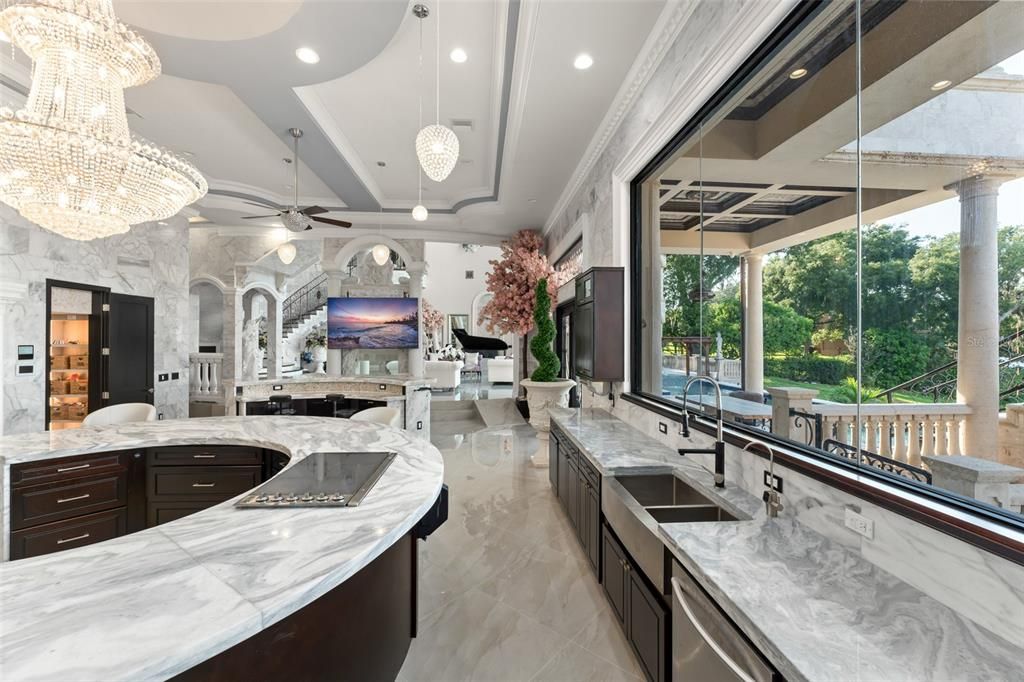 For Sale: $6,395,000 (5 beds, 8 baths, 11861 Square Feet)