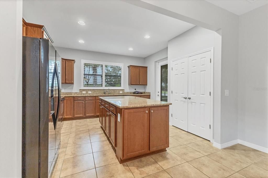 For Rent: $2,500 (2 beds, 2 baths, 1437 Square Feet)