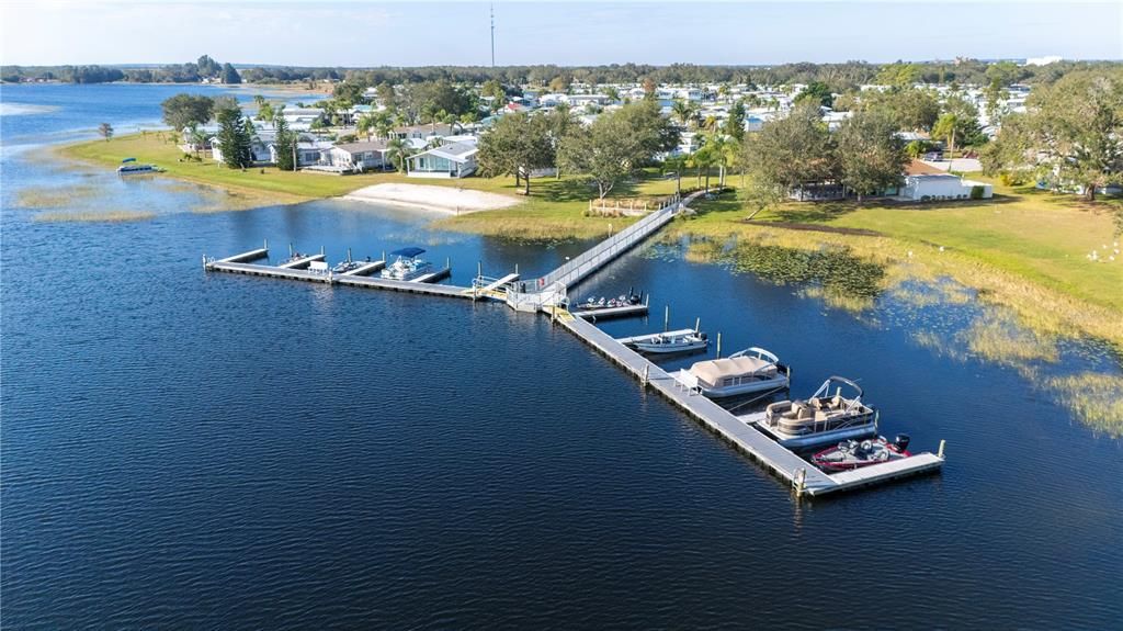 На продажу: $249,500 (2 спален, 2 ванн, 1152 Квадратных фут)