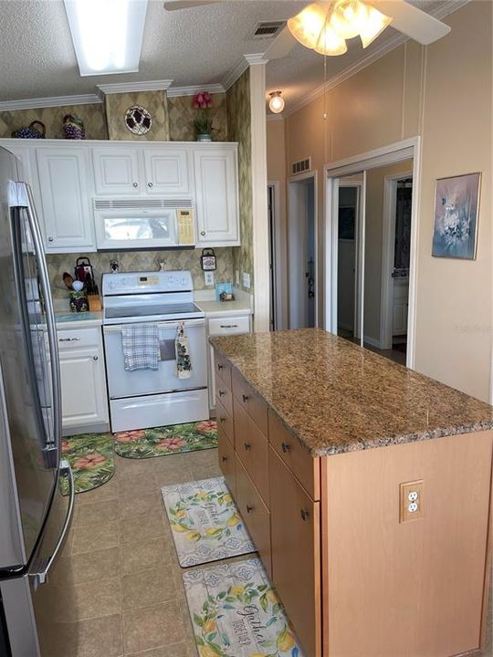 На продажу: $249,500 (2 спален, 2 ванн, 1152 Квадратных фут)