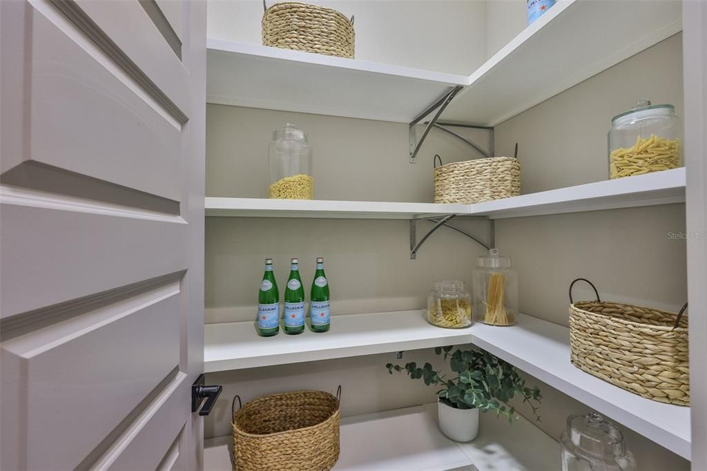 Под контрактом: $1,195,000 (5 спален, 4 ванн, 3196 Квадратных фут)