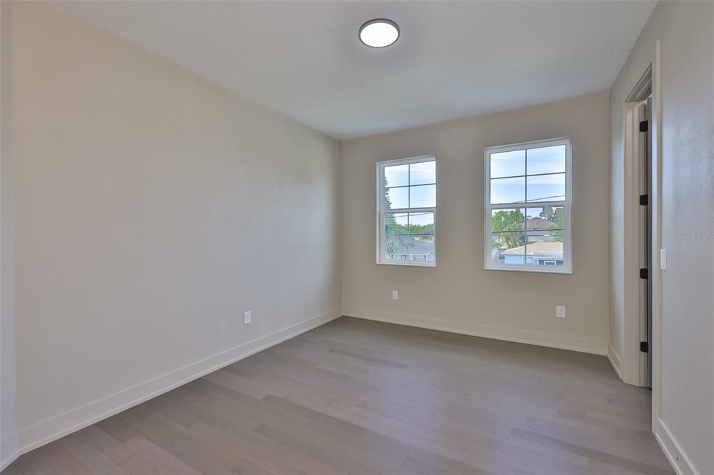 Под контрактом: $1,195,000 (5 спален, 4 ванн, 3196 Квадратных фут)