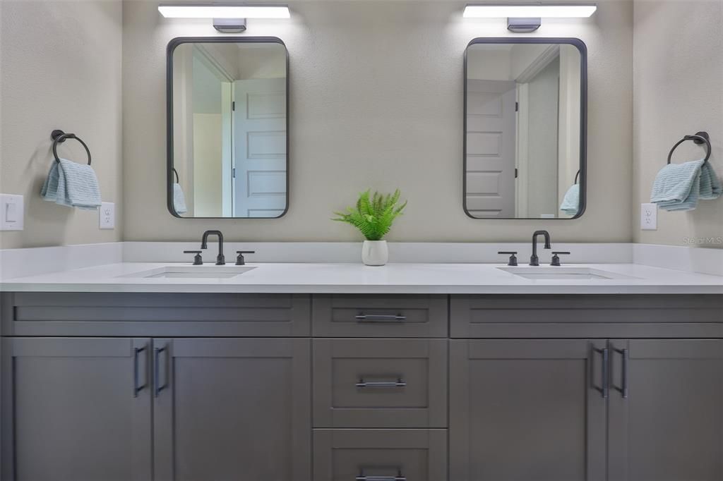 Под контрактом: $1,195,000 (5 спален, 4 ванн, 3196 Квадратных фут)