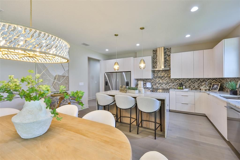 Под контрактом: $1,195,000 (5 спален, 4 ванн, 3196 Квадратных фут)