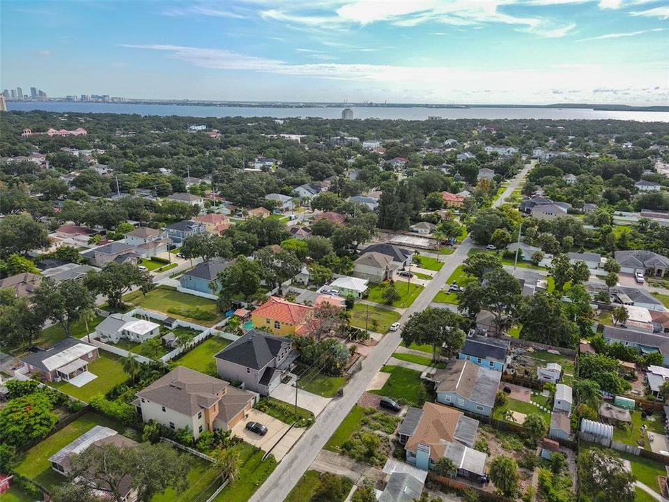 Под контрактом: $1,195,000 (5 спален, 4 ванн, 3196 Квадратных фут)