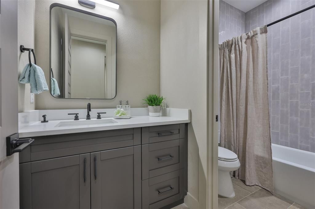 Под контрактом: $1,195,000 (5 спален, 4 ванн, 3196 Квадратных фут)