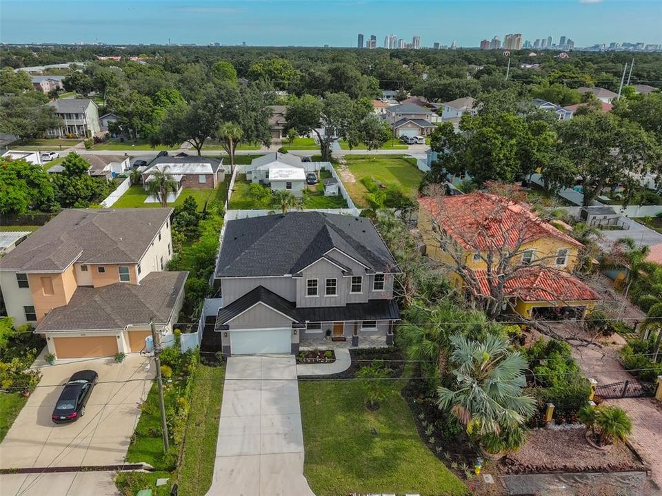 Под контрактом: $1,195,000 (5 спален, 4 ванн, 3196 Квадратных фут)