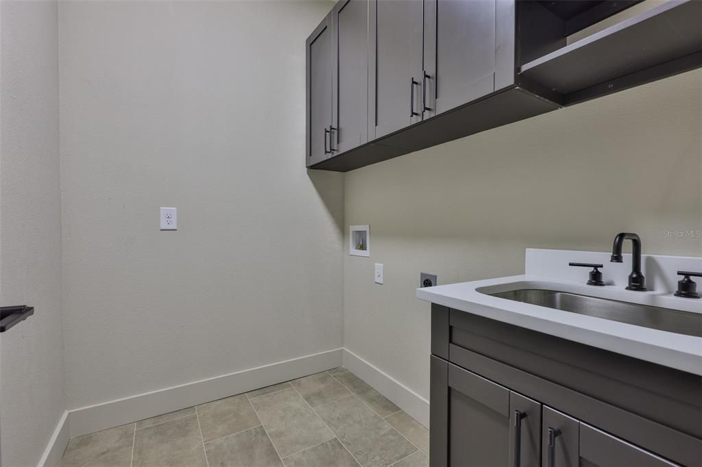 Под контрактом: $1,195,000 (5 спален, 4 ванн, 3196 Квадратных фут)