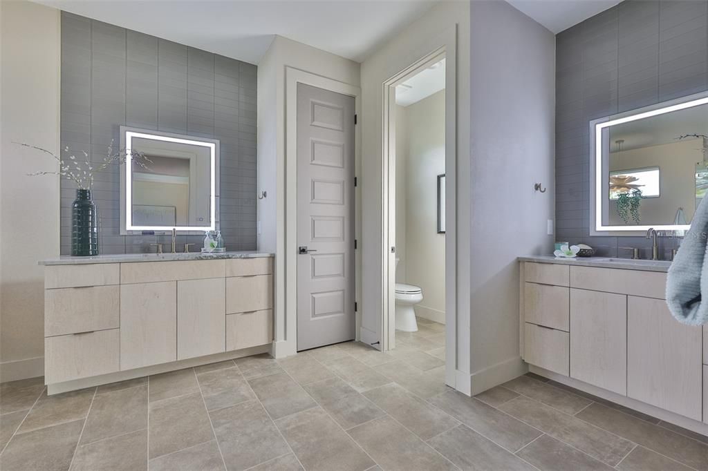 Под контрактом: $1,195,000 (5 спален, 4 ванн, 3196 Квадратных фут)