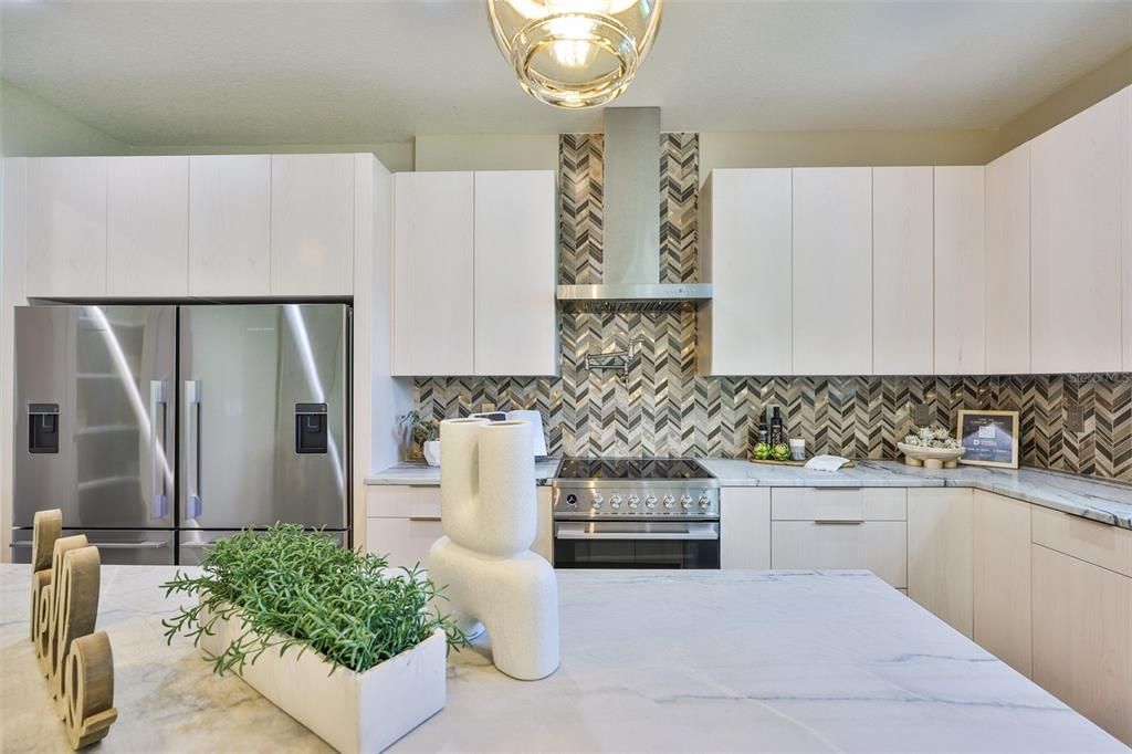 Под контрактом: $1,195,000 (5 спален, 4 ванн, 3196 Квадратных фут)