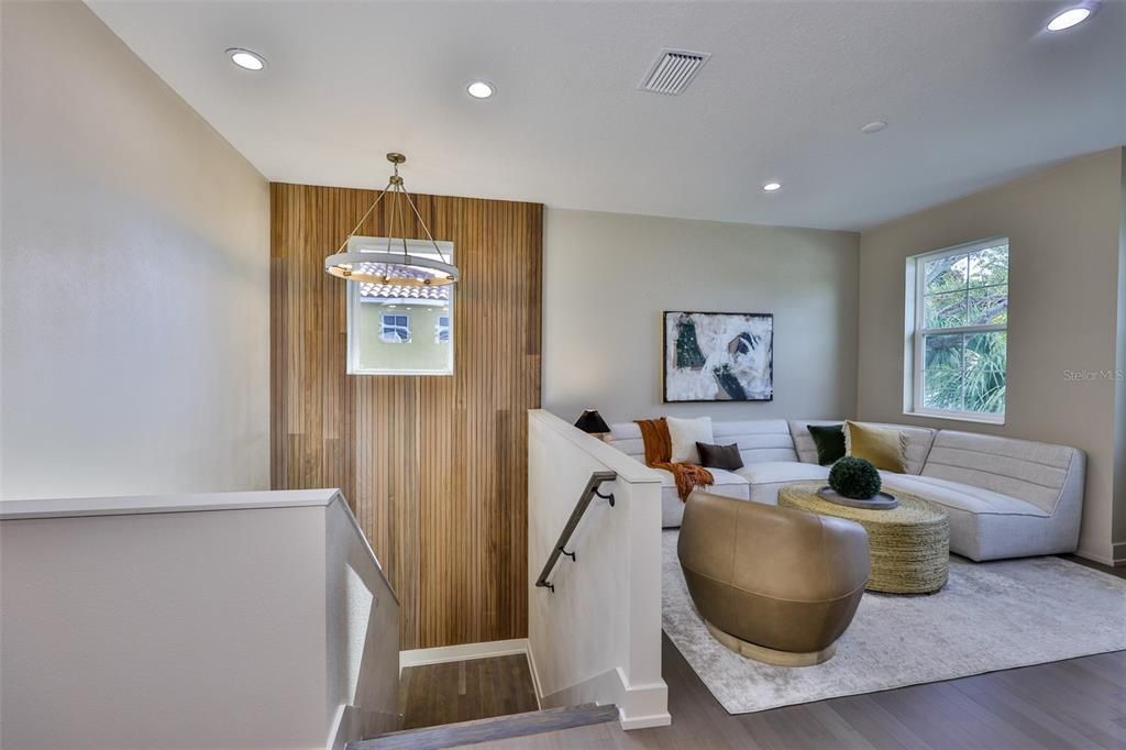 Под контрактом: $1,195,000 (5 спален, 4 ванн, 3196 Квадратных фут)