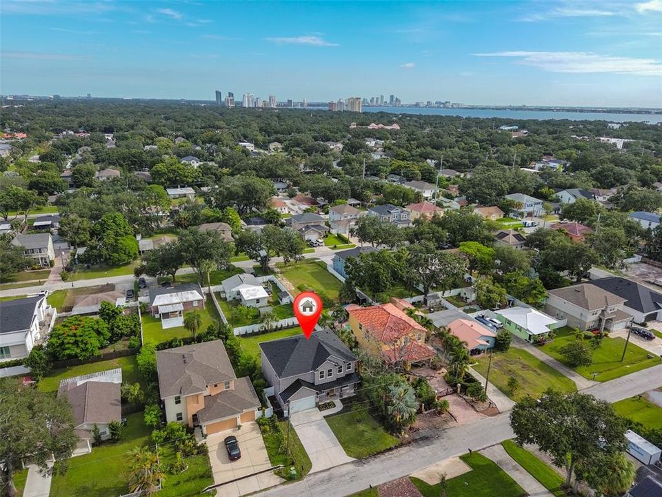 Под контрактом: $1,195,000 (5 спален, 4 ванн, 3196 Квадратных фут)