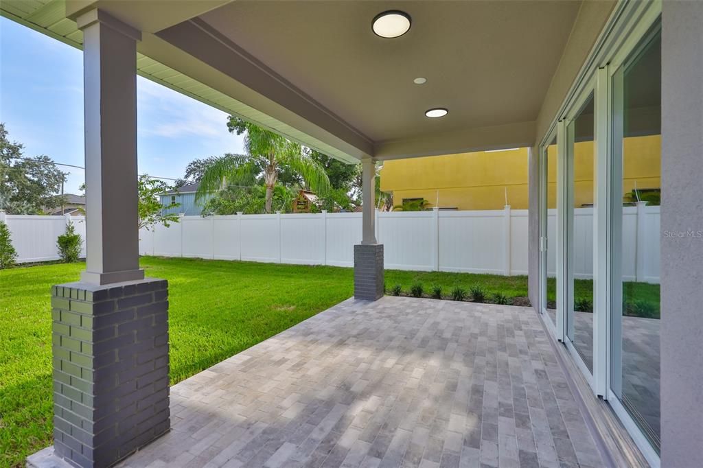 Под контрактом: $1,195,000 (5 спален, 4 ванн, 3196 Квадратных фут)