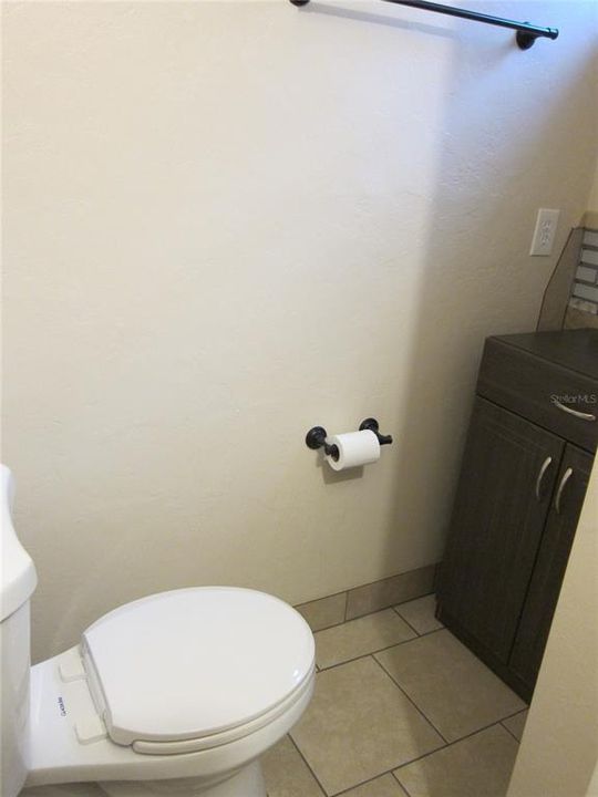 For Rent: $1,100 (2 beds, 1 baths, 713 Square Feet)