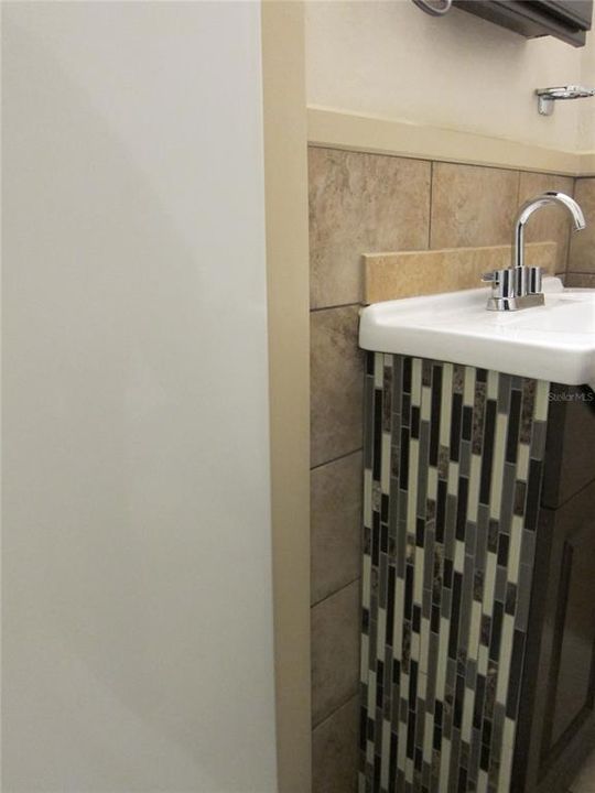 For Rent: $1,100 (2 beds, 1 baths, 713 Square Feet)