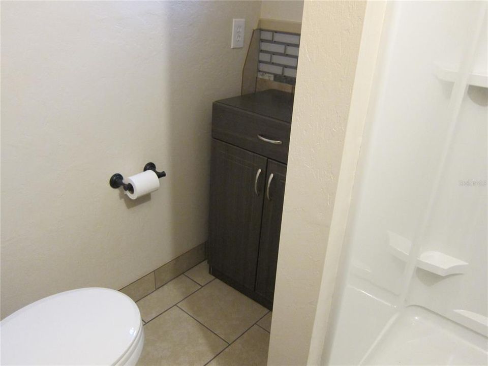 For Rent: $1,100 (2 beds, 1 baths, 713 Square Feet)