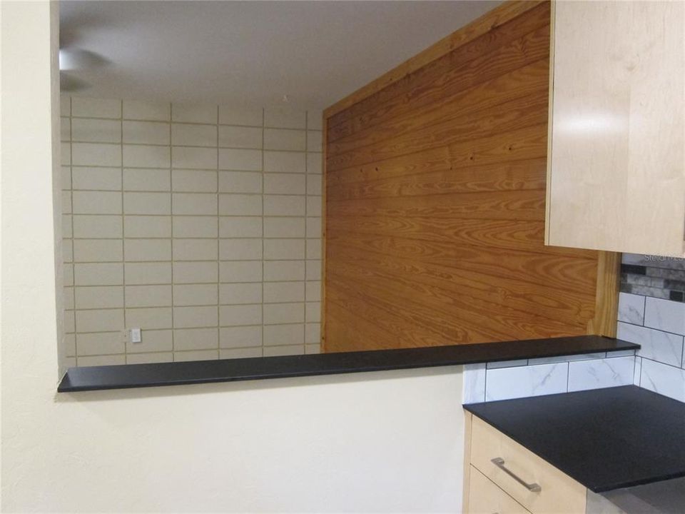 For Rent: $1,100 (2 beds, 1 baths, 713 Square Feet)