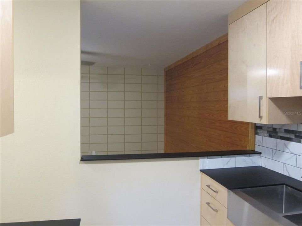 For Rent: $1,100 (2 beds, 1 baths, 713 Square Feet)