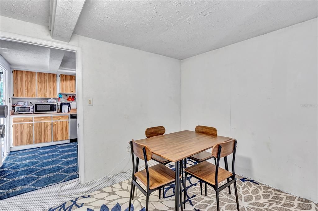 For Sale: $249,999 (3 beds, 3 baths, 1040 Square Feet)