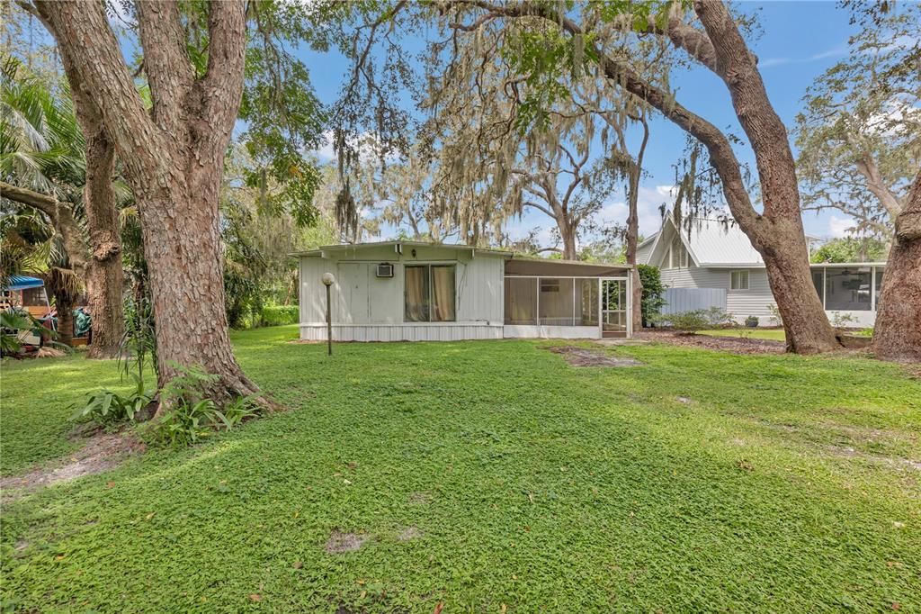 For Sale: $249,999 (3 beds, 3 baths, 1040 Square Feet)