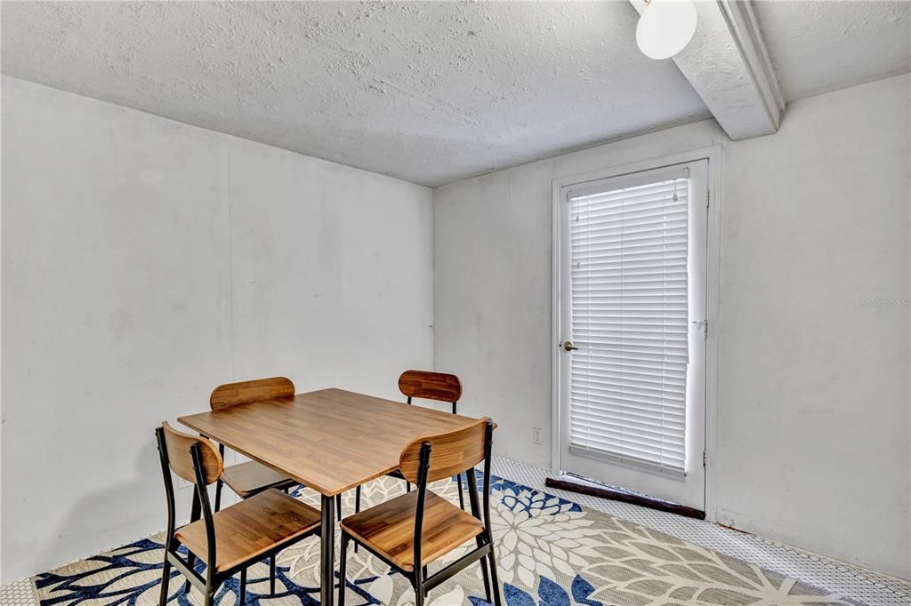 For Sale: $249,999 (3 beds, 3 baths, 1040 Square Feet)