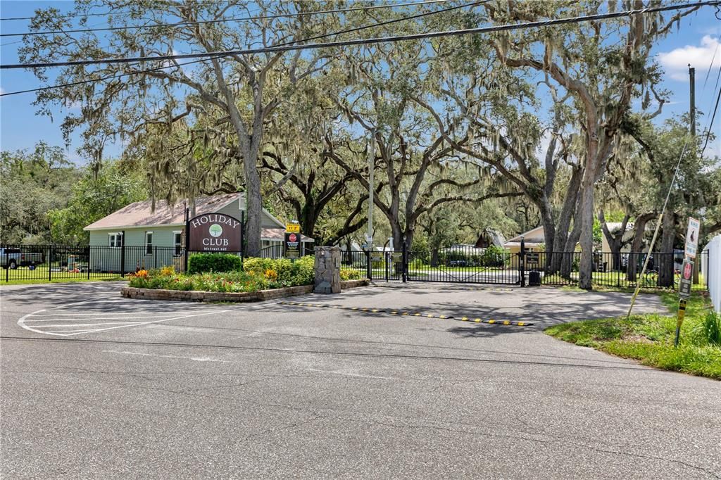 For Sale: $249,999 (3 beds, 3 baths, 1040 Square Feet)