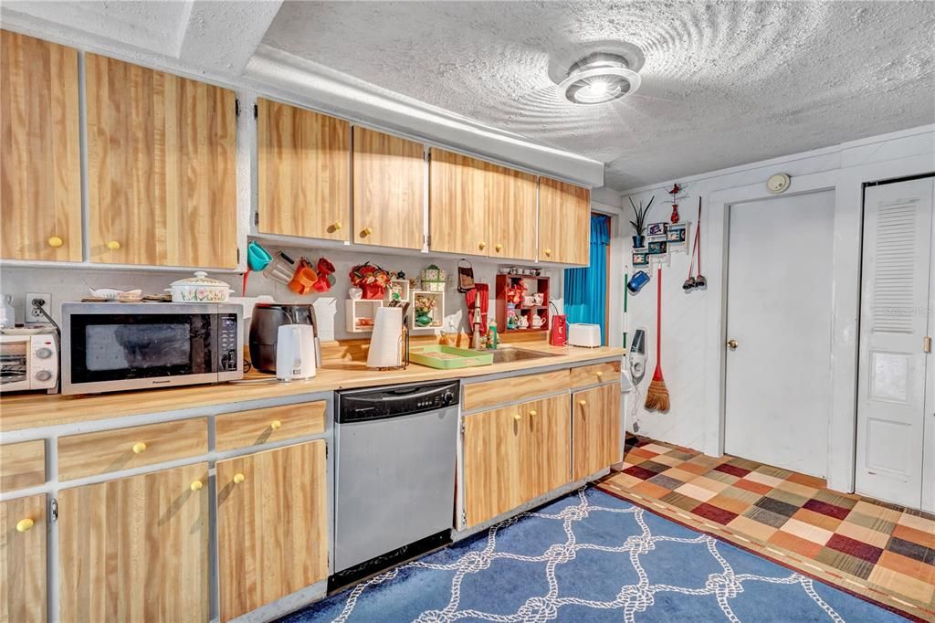 For Sale: $249,999 (3 beds, 3 baths, 1040 Square Feet)