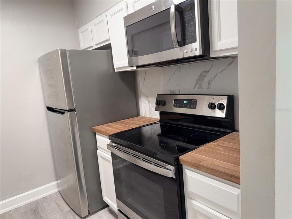 待售: $122,000 (2 贝兹, 2 浴室, 1003 平方英尺)