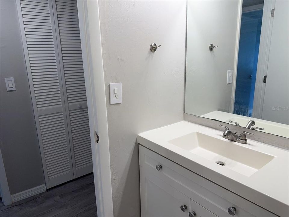 待售: $122,000 (2 贝兹, 2 浴室, 1003 平方英尺)