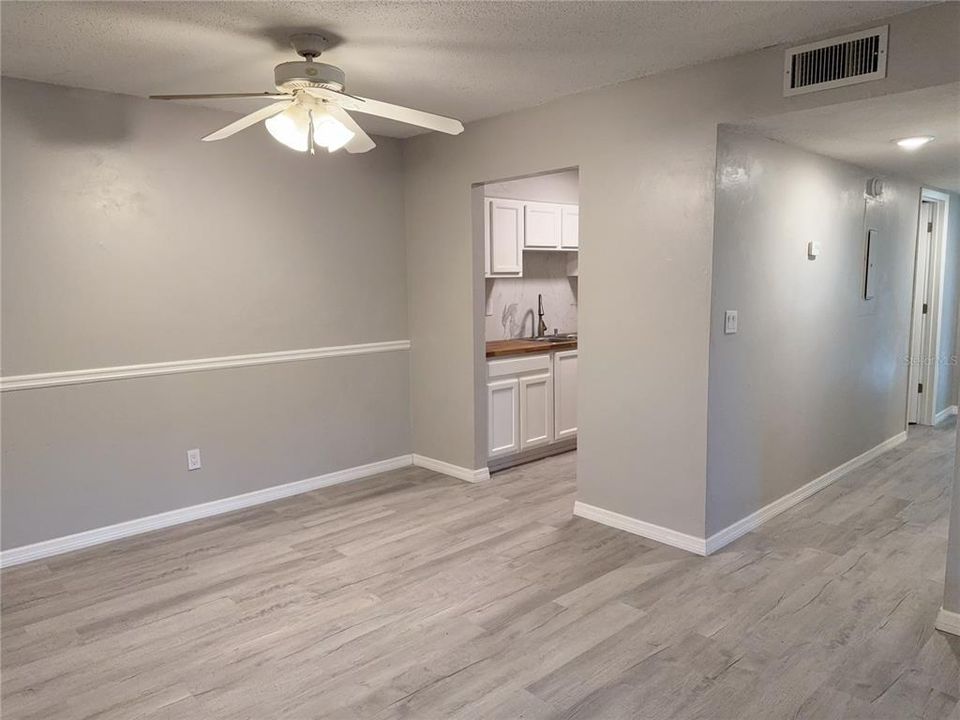 待售: $122,000 (2 贝兹, 2 浴室, 1003 平方英尺)