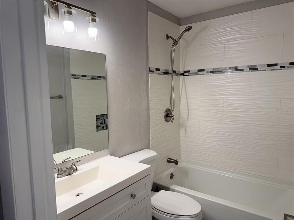 待售: $122,000 (2 贝兹, 2 浴室, 1003 平方英尺)