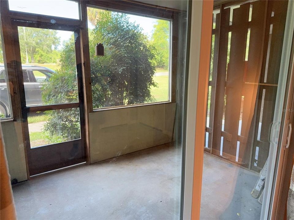 待售: $122,000 (2 贝兹, 2 浴室, 1003 平方英尺)