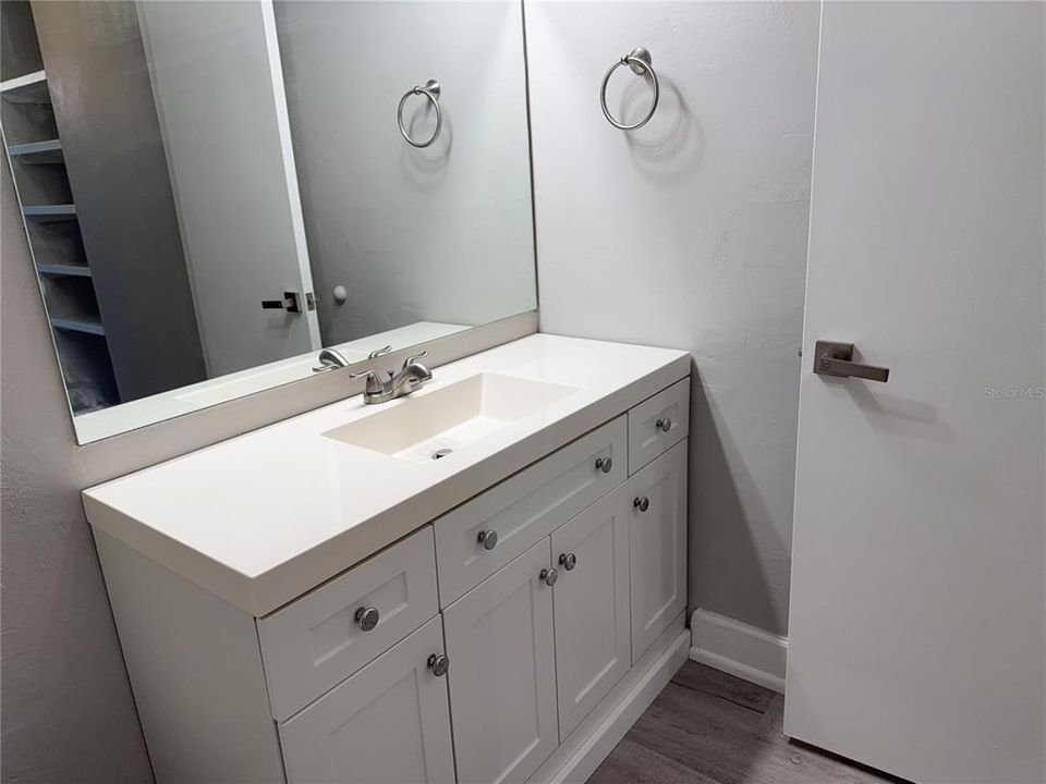 待售: $122,000 (2 贝兹, 2 浴室, 1003 平方英尺)