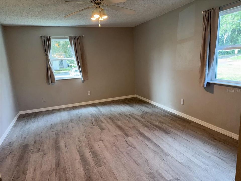 待售: $122,000 (2 贝兹, 2 浴室, 1003 平方英尺)