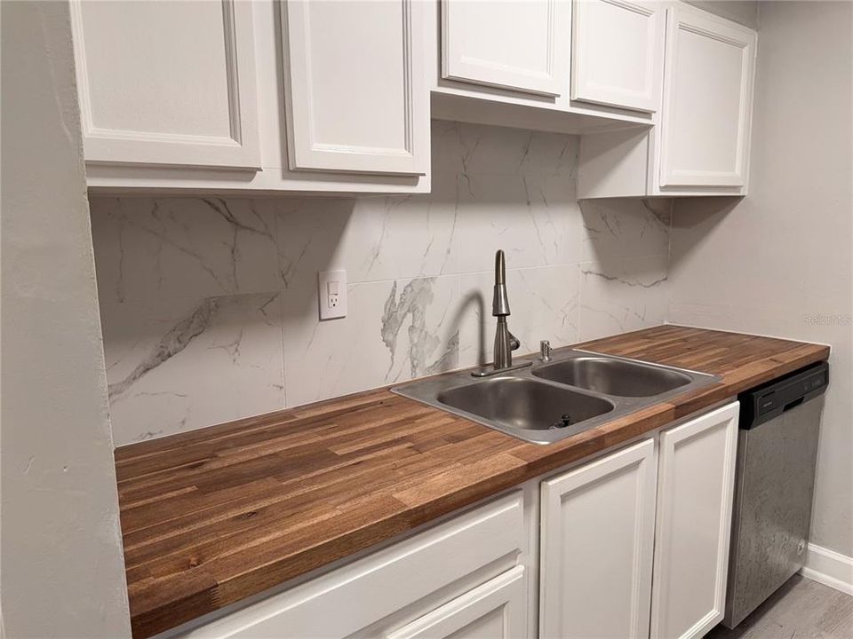 待售: $122,000 (2 贝兹, 2 浴室, 1003 平方英尺)