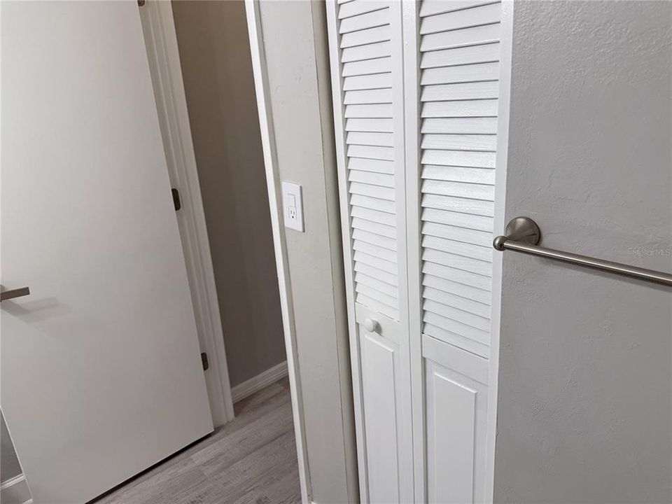 待售: $122,000 (2 贝兹, 2 浴室, 1003 平方英尺)