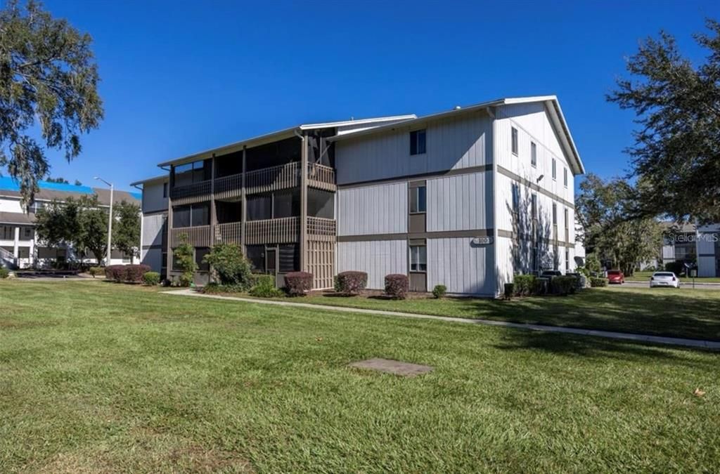 待售: $122,000 (2 贝兹, 2 浴室, 1003 平方英尺)