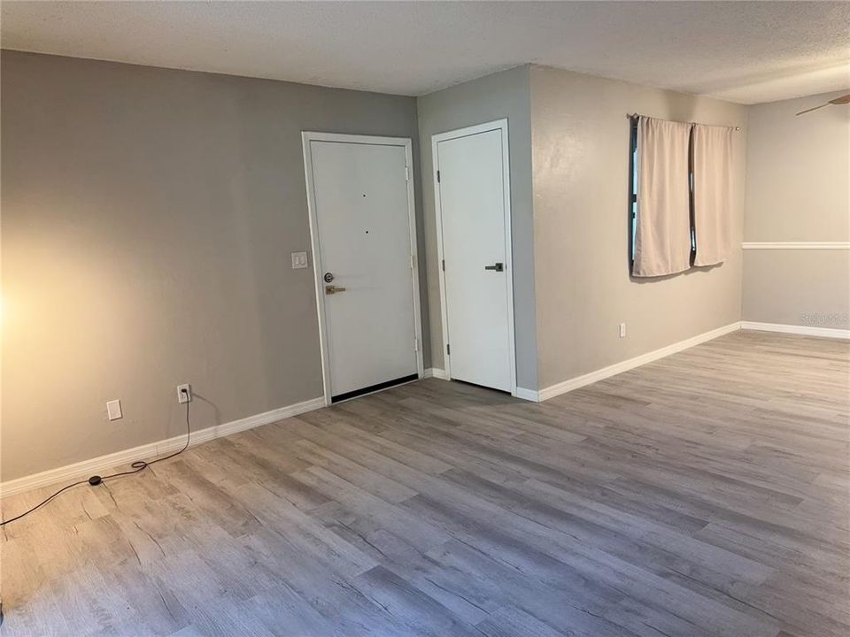 待售: $122,000 (2 贝兹, 2 浴室, 1003 平方英尺)