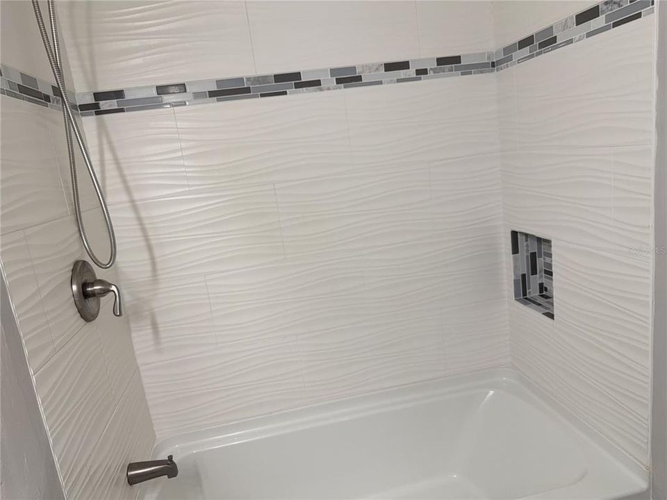 待售: $122,000 (2 贝兹, 2 浴室, 1003 平方英尺)