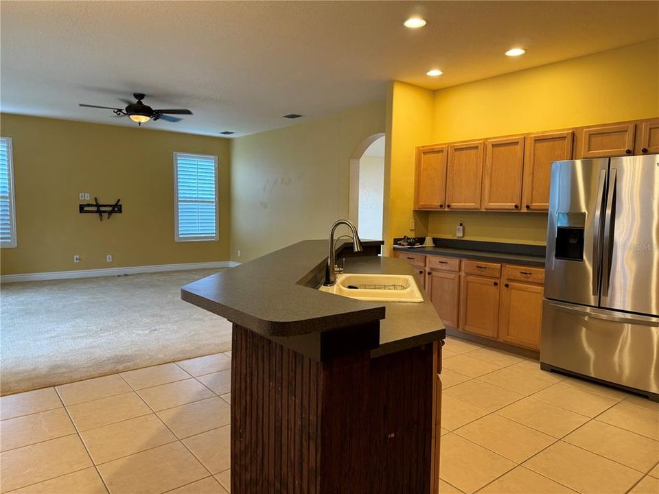 Active With Contract: $4,000 (4 beds, 3 baths, 2858 Square Feet)