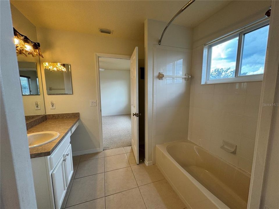 Active With Contract: $4,000 (4 beds, 3 baths, 2858 Square Feet)