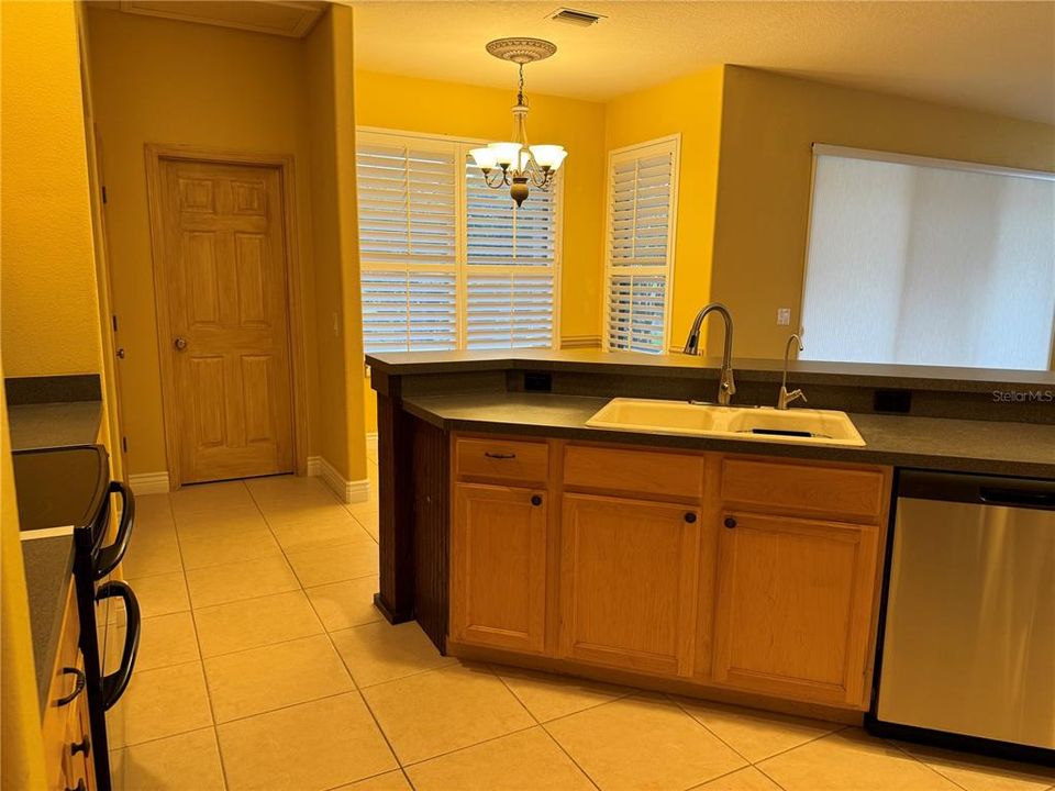 Active With Contract: $4,000 (4 beds, 3 baths, 2858 Square Feet)