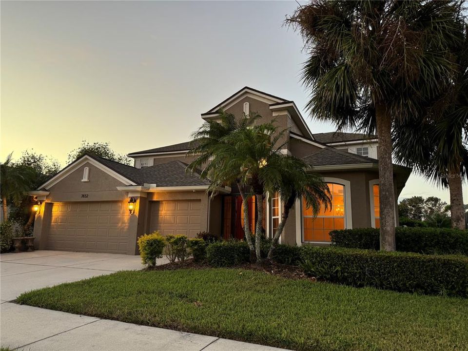 Active With Contract: $4,000 (4 beds, 3 baths, 2858 Square Feet)