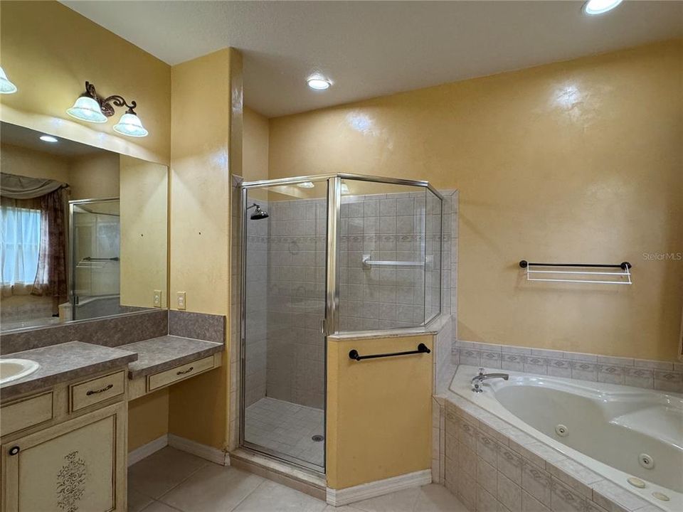 Active With Contract: $4,000 (4 beds, 3 baths, 2858 Square Feet)