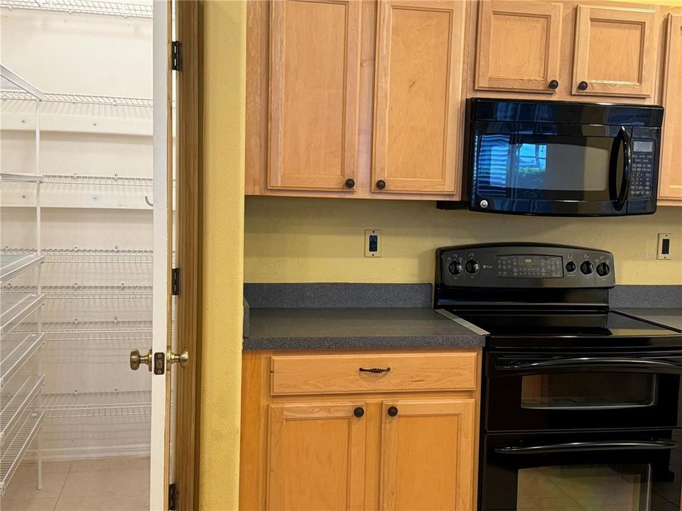 Active With Contract: $4,000 (4 beds, 3 baths, 2858 Square Feet)