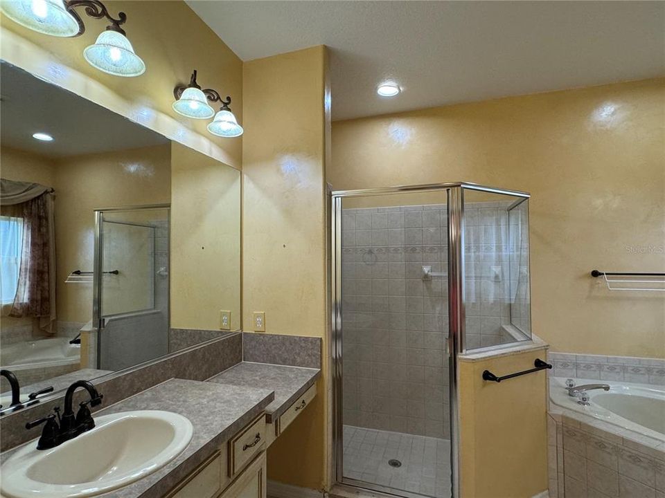 Active With Contract: $4,000 (4 beds, 3 baths, 2858 Square Feet)