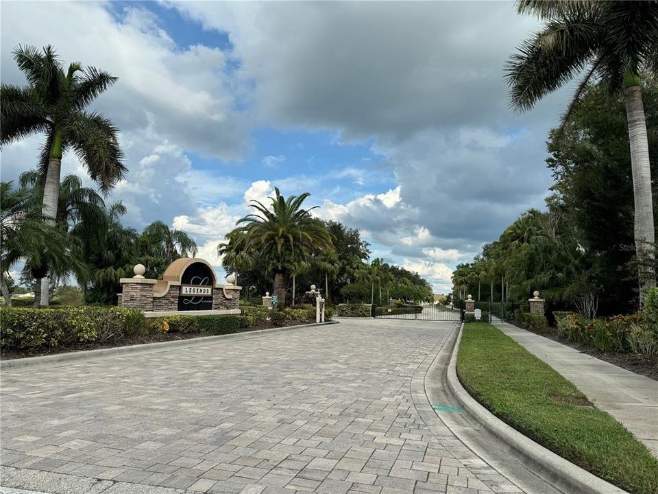 Active With Contract: $4,000 (4 beds, 3 baths, 2858 Square Feet)